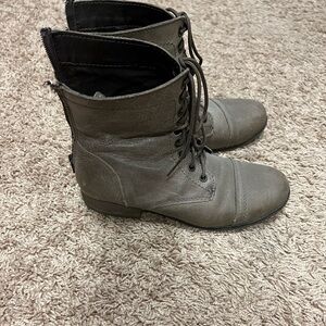Steve Madden Women’s Size 8 boots